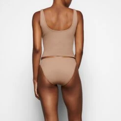 SHAPING SWIM TANK BIKINI TOP | SIENNA 8 SHAPING SWIM TANK BIKINI TOP | SIENNA -SWIM Sales Store SKIMS SWIM SW TNK 0118 RD SIE 036 BK