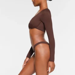 SWIM LONG SLEEVE UNDERWIRE TOP | COCOA -SWIM Sales Store SKIMS SWIM TP LSL 2790 OB COA 0010 BK